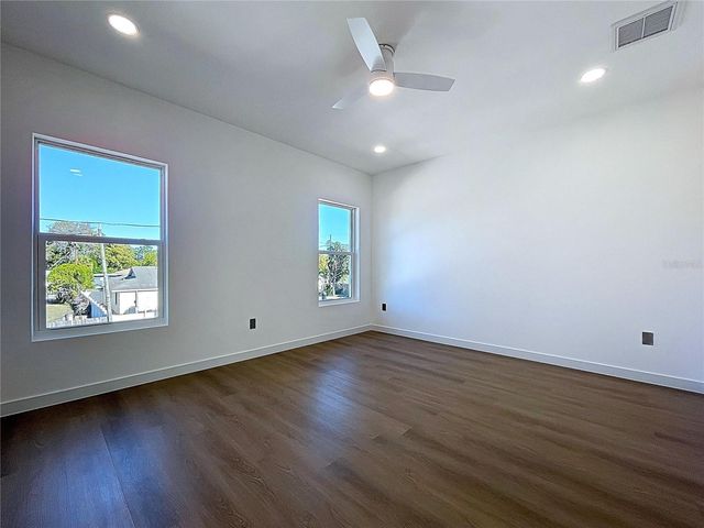 4613 QUEENSBORO AVENUE S, St Petersburg, FL 33711