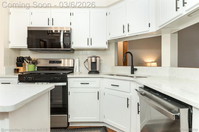 47192 Sanborn Drive, Macomb Township, MI 48044