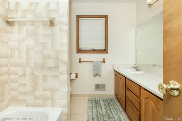 47192 Sanborn Drive, Macomb Township, MI 48044