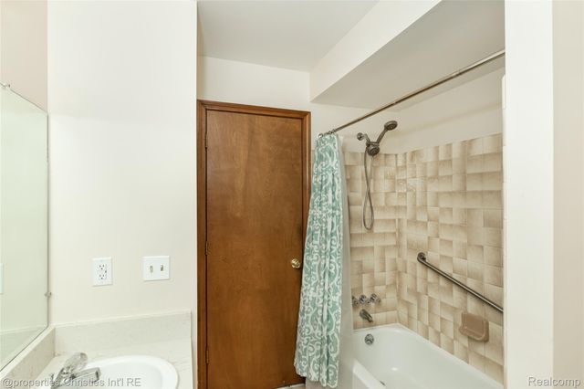 47192 Sanborn Drive, Macomb Township, MI 48044