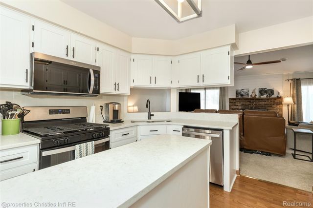 47192 Sanborn Drive, Macomb Township, MI 48044