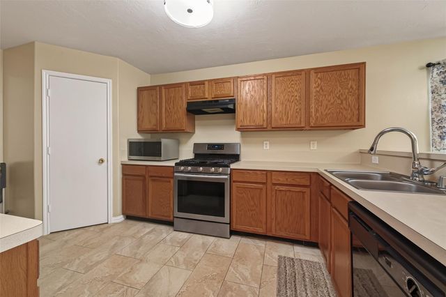 8907 Rainesville Lane, Houston, TX 77075