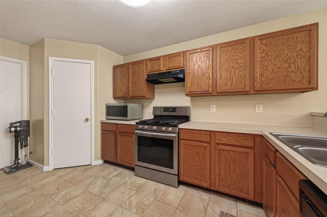 8907 Rainesville Lane, Houston, TX 77075