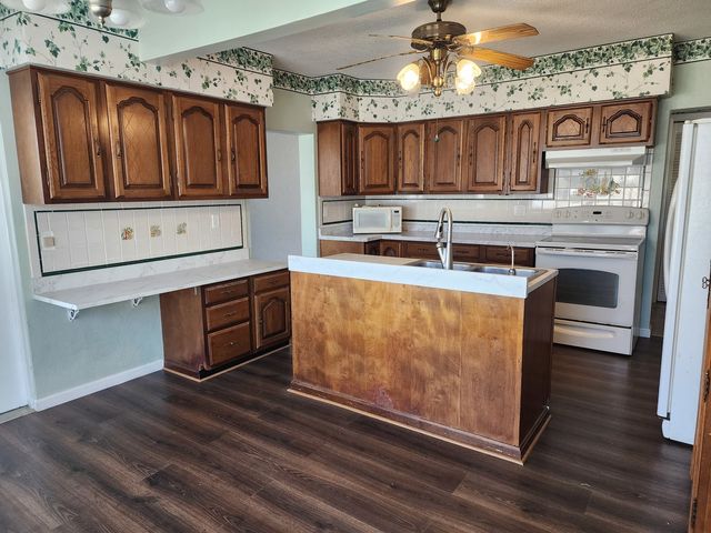 113 Jackson Street, Hurst, IL 62949