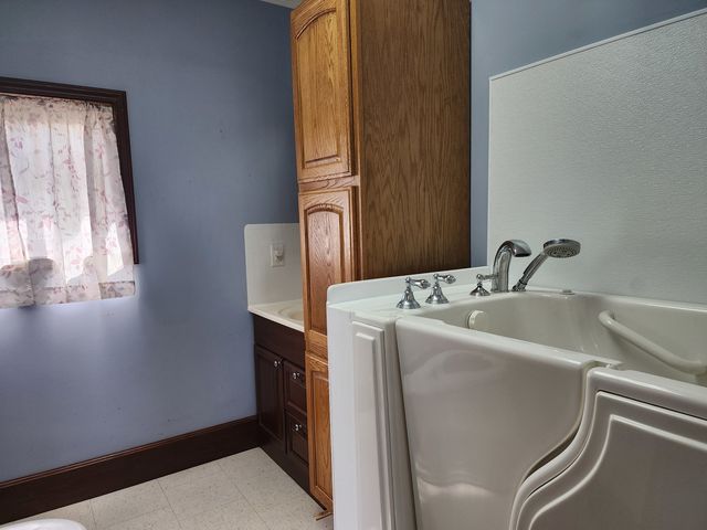 113 Jackson Street, Hurst, IL 62949