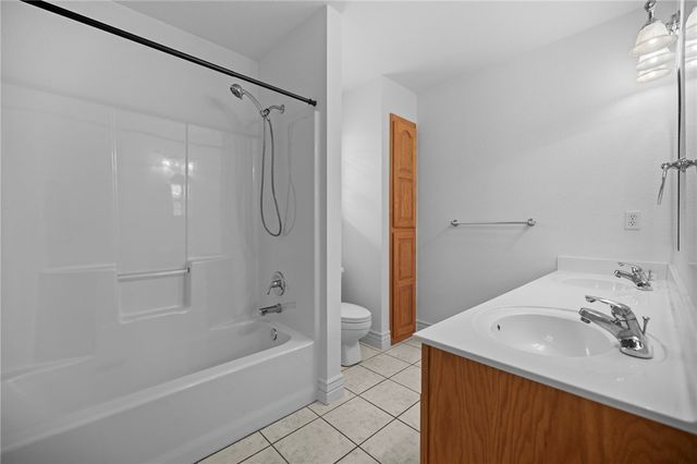 5213 S 60th Place, Rogers, AR 72758