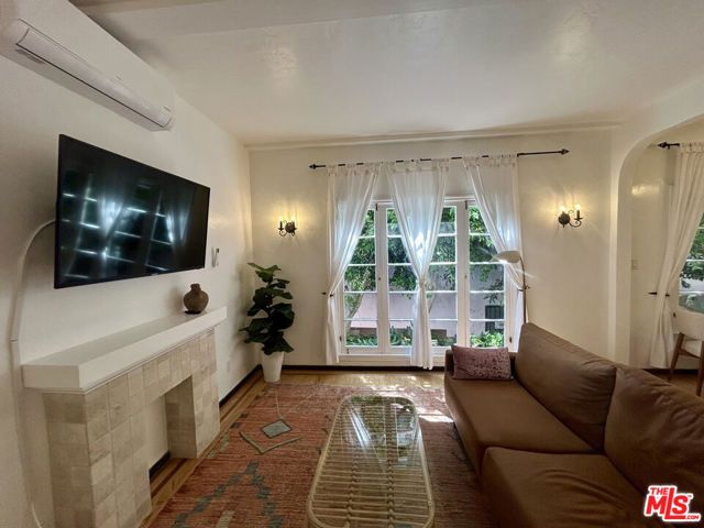854 4th Street F, Santa Monica, CA 90403