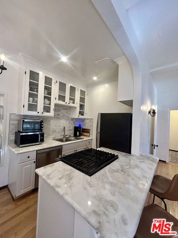 854 4th Street F, Santa Monica, CA 90403