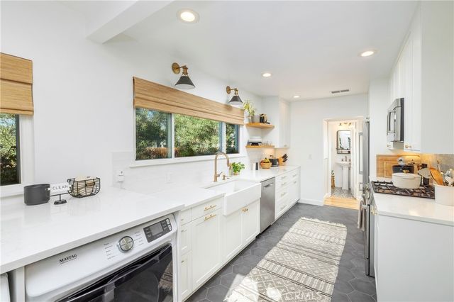 6702 E El Salvador Street, Long Beach, CA 90815