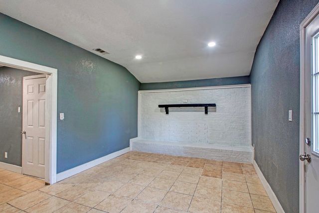 307 Dee Lane, Arlington, TX 76011