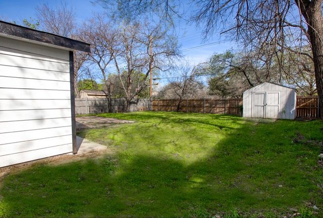 307 Dee Lane, Arlington, TX 76011