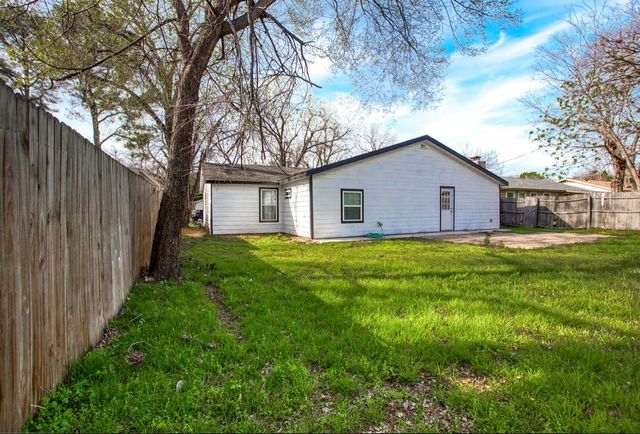 307 Dee Lane, Arlington, TX 76011