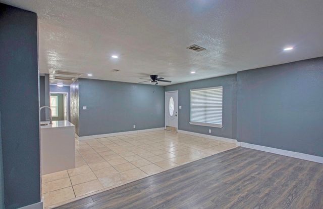 307 Dee Lane, Arlington, TX 76011