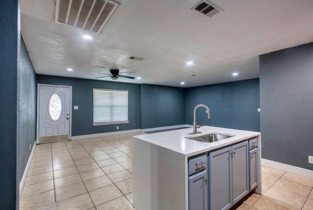 307 Dee Lane, Arlington, TX 76011