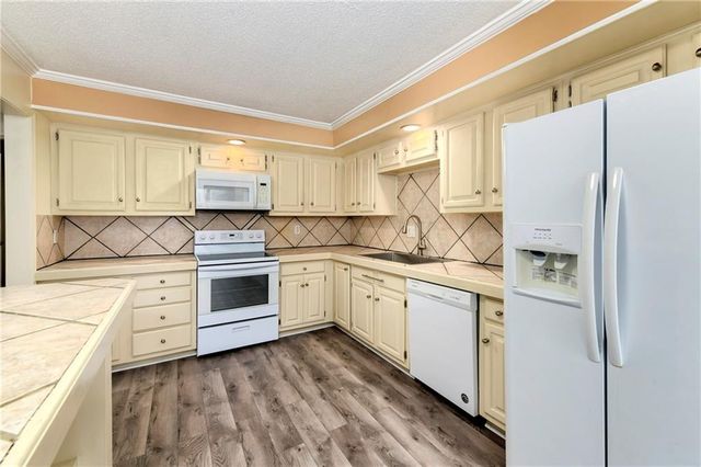 6708 W 109th Street E, Overland Park, KS 66211