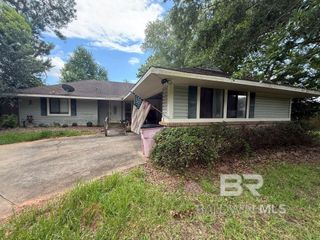 807 W Magnolia Avenue, Foley, AL 36535