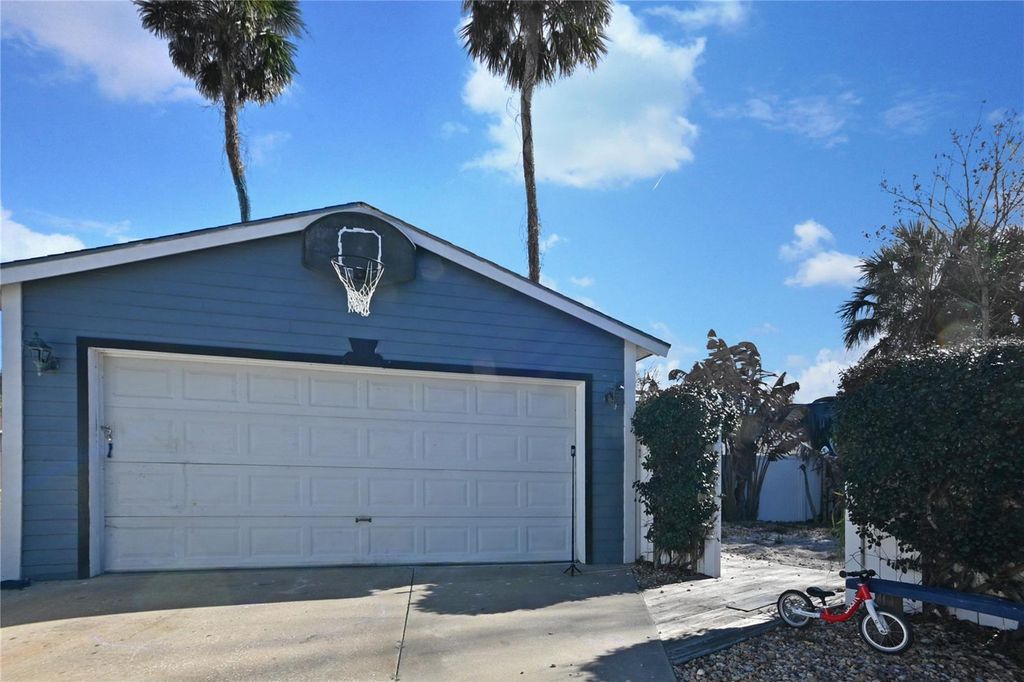 Image 34 of property listing at 118 E YELKCA TERRACE, Edgewater, FL 32132