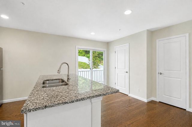 1052 OWENS RD, Oxon Hill, MD 20745