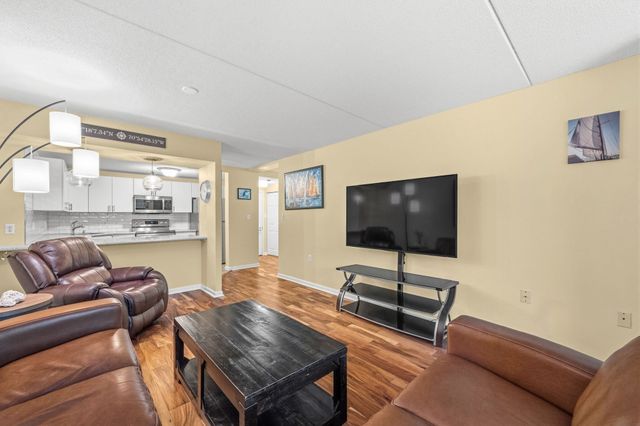155 George Washington Blvd 401, Hull, MA 02045