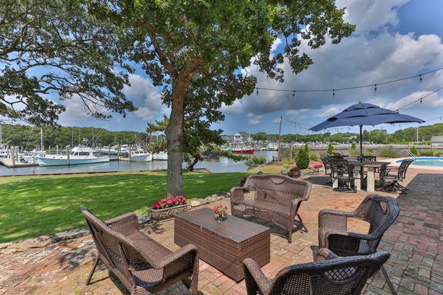 27 Saquatucket Bluffs Road, Harwich Port, MA 02646