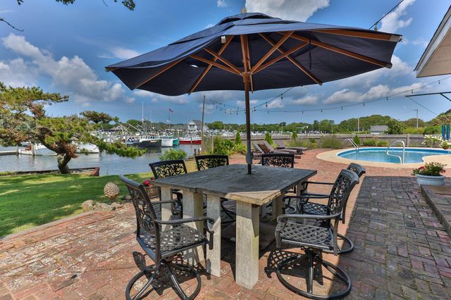 27 Saquatucket Bluffs Road, Harwich Port, MA 02646