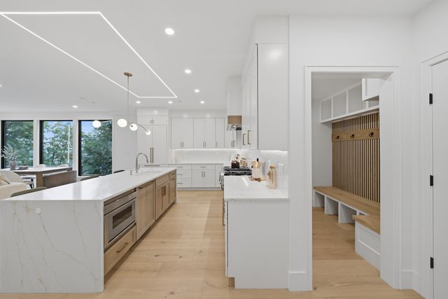 421 East 6th Street TH4, Boston, MA 02127