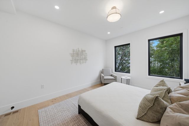421 East 6th Street TH4, Boston, MA 02127