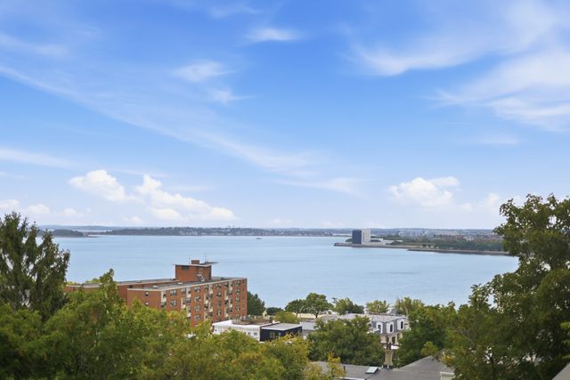 421 East 6th Street TH4, Boston, MA 02127