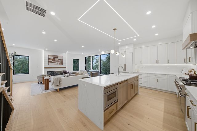 421 East 6th Street TH4, Boston, MA 02127