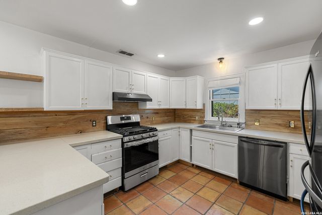 106 W Mulberry, Fredericksburg, TX 78624