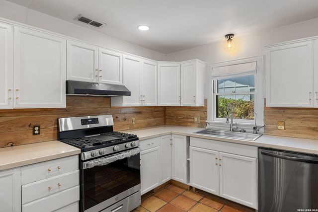 106 W Mulberry, Fredericksburg, TX 78624