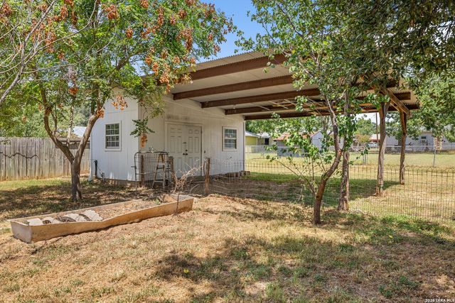 106 W Mulberry, Fredericksburg, TX 78624
