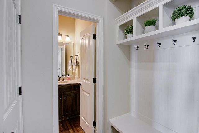 8012 Apache Road, Lenexa, KS 66227