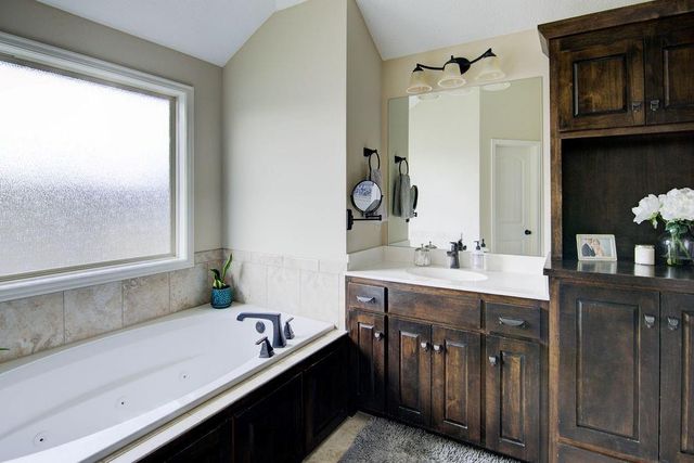 8012 Apache Road, Lenexa, KS 66227