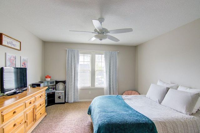 8012 Apache Road, Lenexa, KS 66227