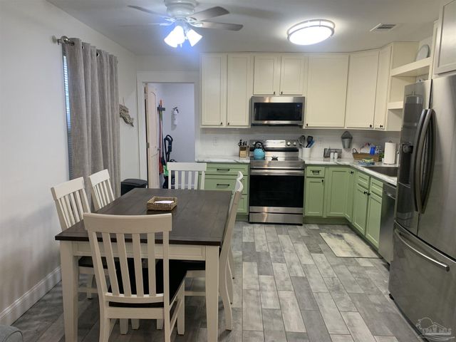 2864 Villa Woods Cir, Gulf Breeze, FL 32563