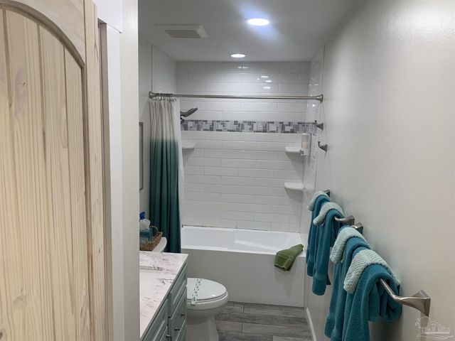 2864 Villa Woods Cir, Gulf Breeze, FL 32563