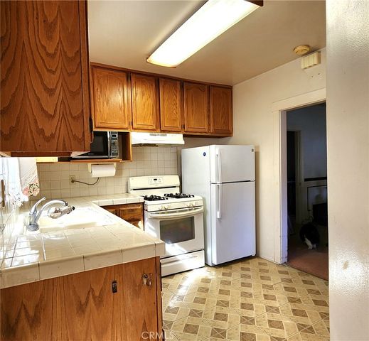 1383 N Oxford, Pasadena, CA 91104