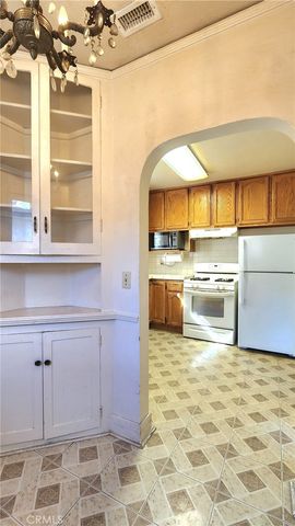 1383 N Oxford, Pasadena, CA 91104
