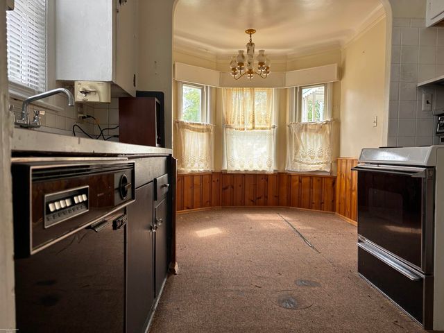 20009 Kenosha Street, Harper Woods, MI 48225