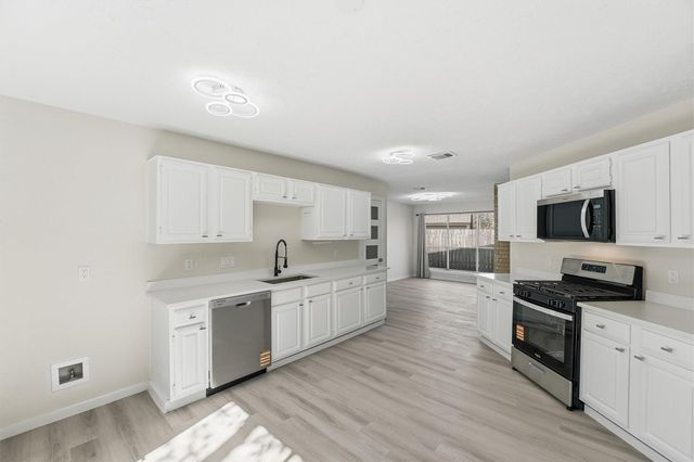 2210 Trail West Street, Sugar Land, TX 77478