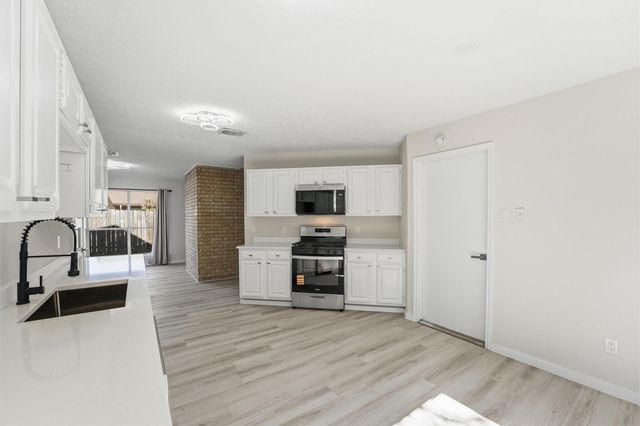 2210 Trail West Street, Sugar Land, TX 77478