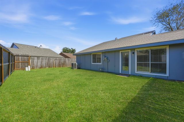 2210 Trail West Street, Sugar Land, TX 77478