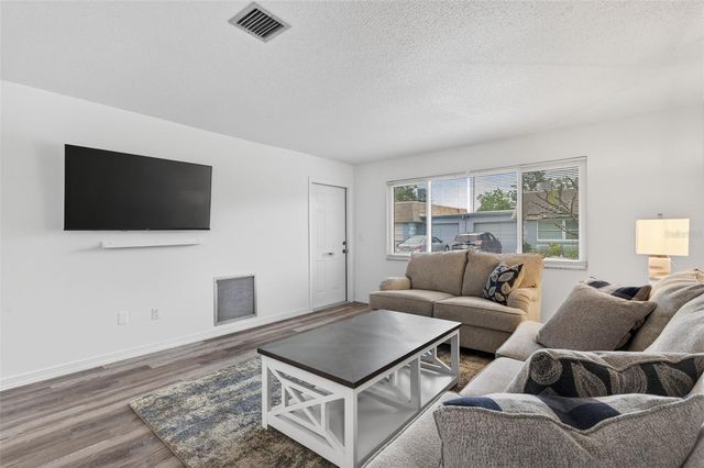 8245 VENDOME BOULEVARD N, Pinellas Park, FL 33781