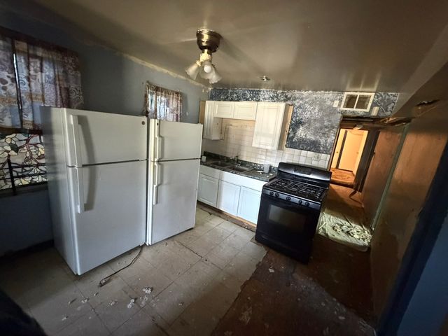 4150 W CARROLL Avenue, Chicago, IL 60624