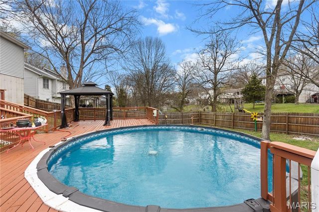 2052 Waybridge Lane, Fenton, MO 63026