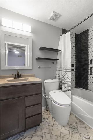 2052 Waybridge Lane, Fenton, MO 63026