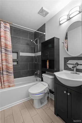 2052 Waybridge Lane, Fenton, MO 63026