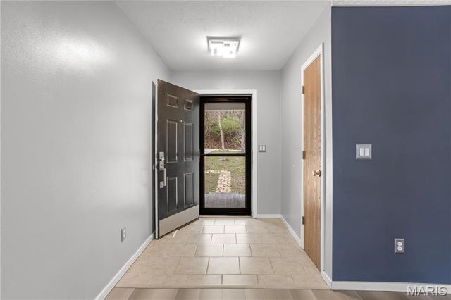 2052 Waybridge Lane, Fenton, MO 63026