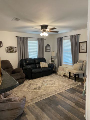 105 N 6th Street E, Dawson, TX 76639